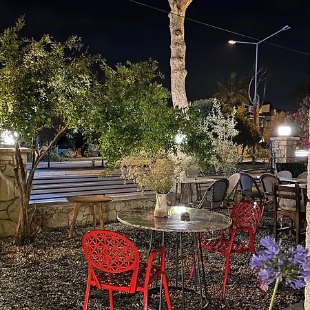 Lui Alaçatı Otel *